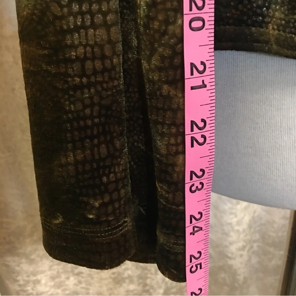 15 Velvet Green snake print Blazer with Embellished buttons Size  Small